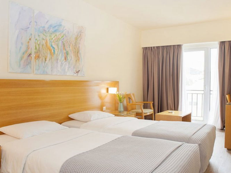 Athinais Hotel