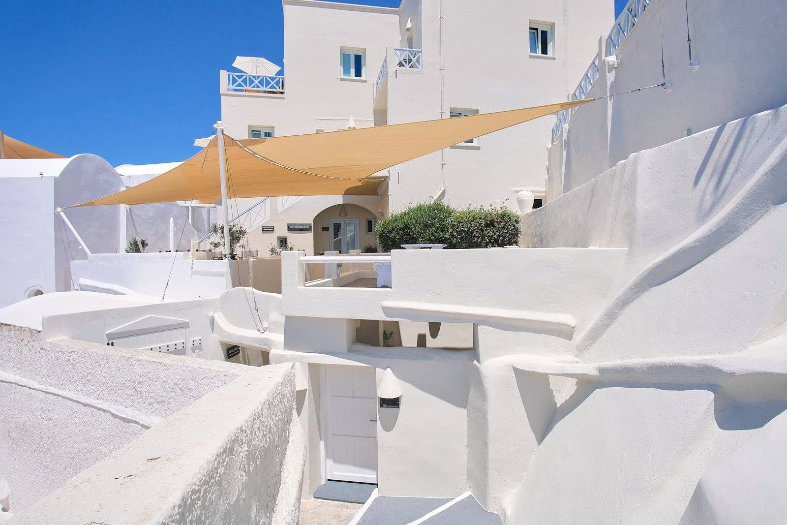 Blue Dolphins Apartments & Suites