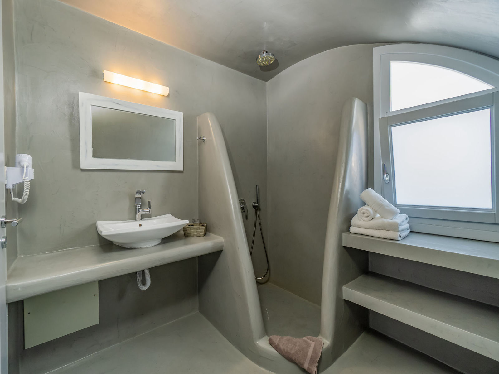Central Fira Suites