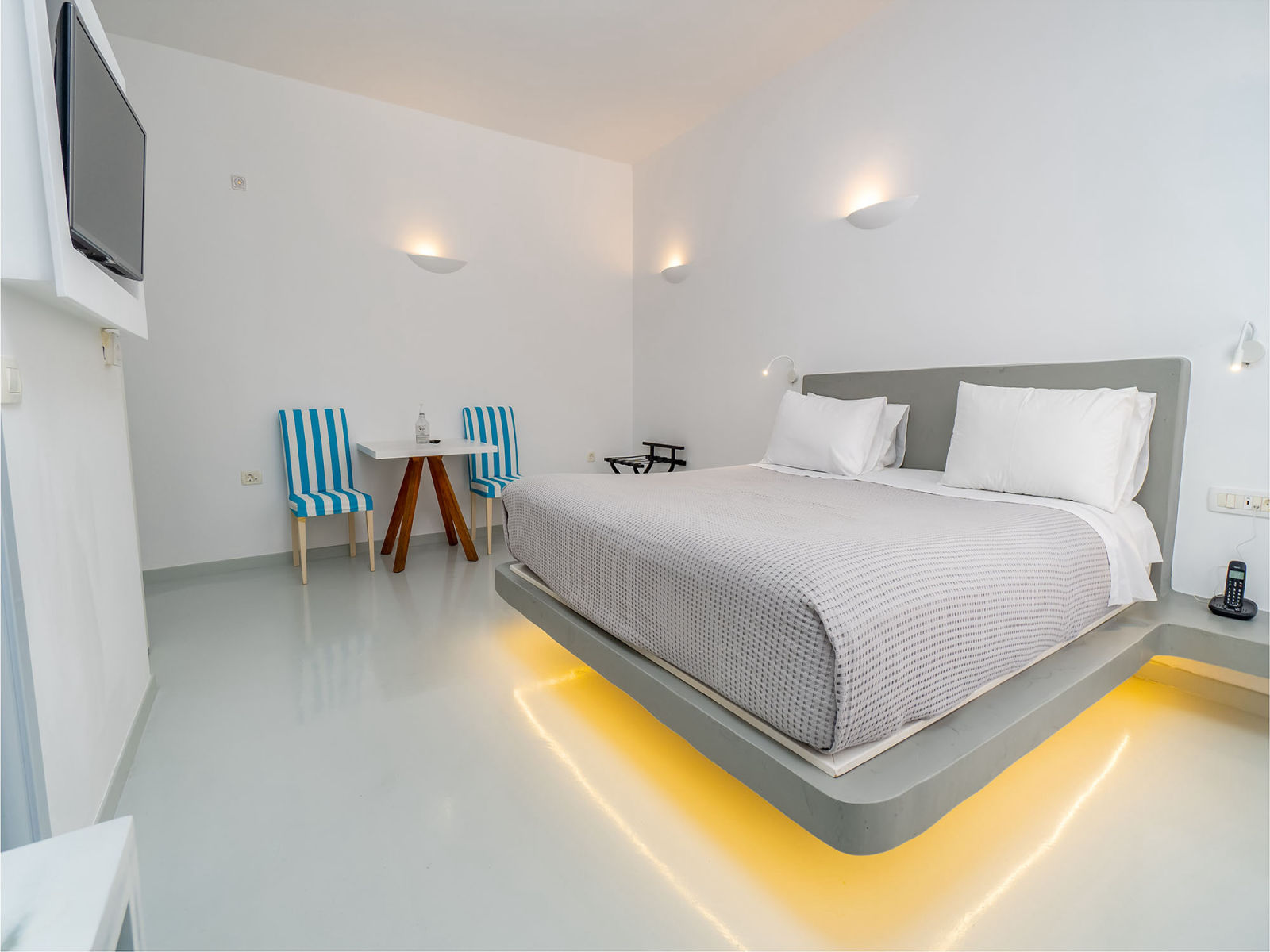 Central Fira Suites