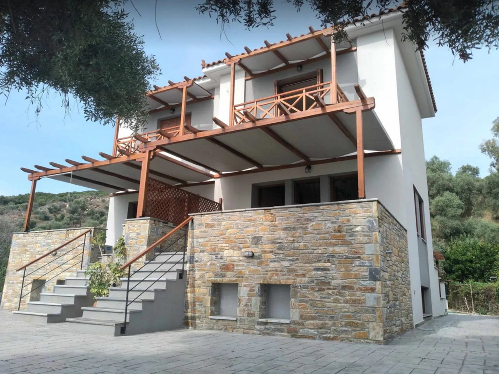 Followmetogreece_Cliffside villas Greece_6382