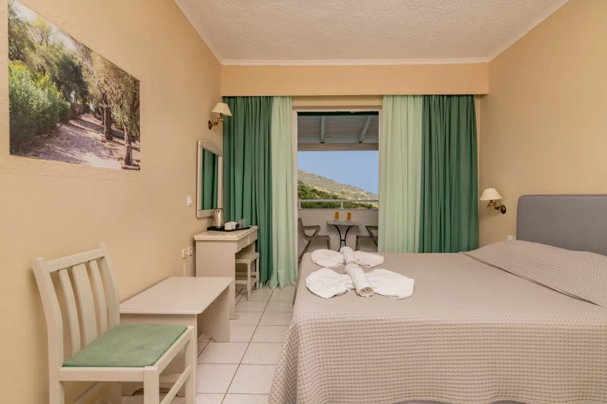 Followmetogreece_Seaside chalets Greece_3856