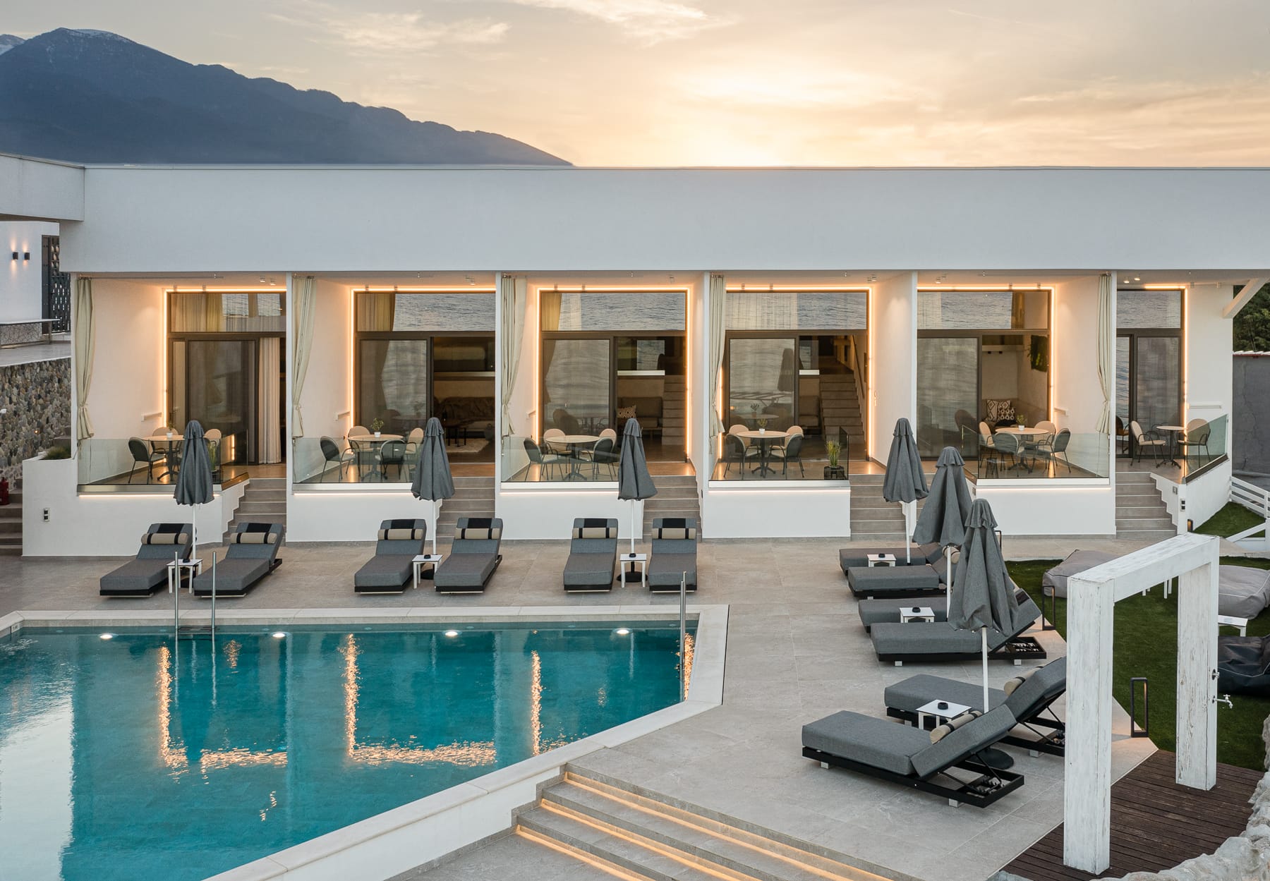 Akrotiri Olympus Luxury Suites