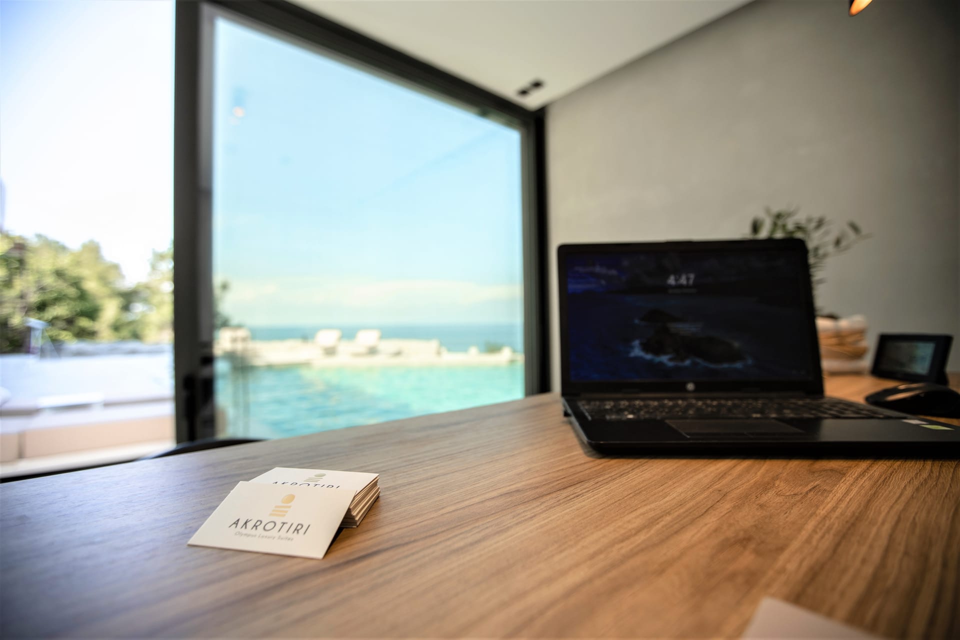 Akrotiri Olympus Luxury Suites