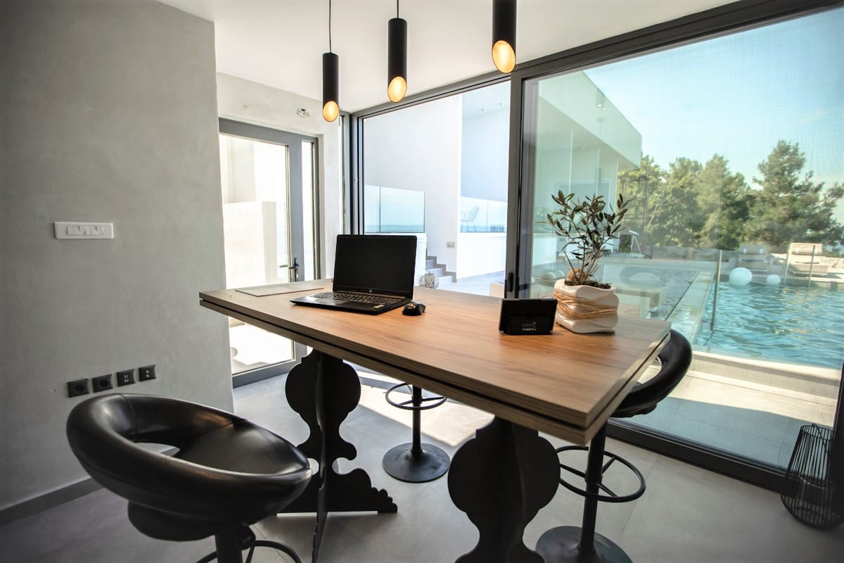 Akrotiri Olympus Luxury Suites