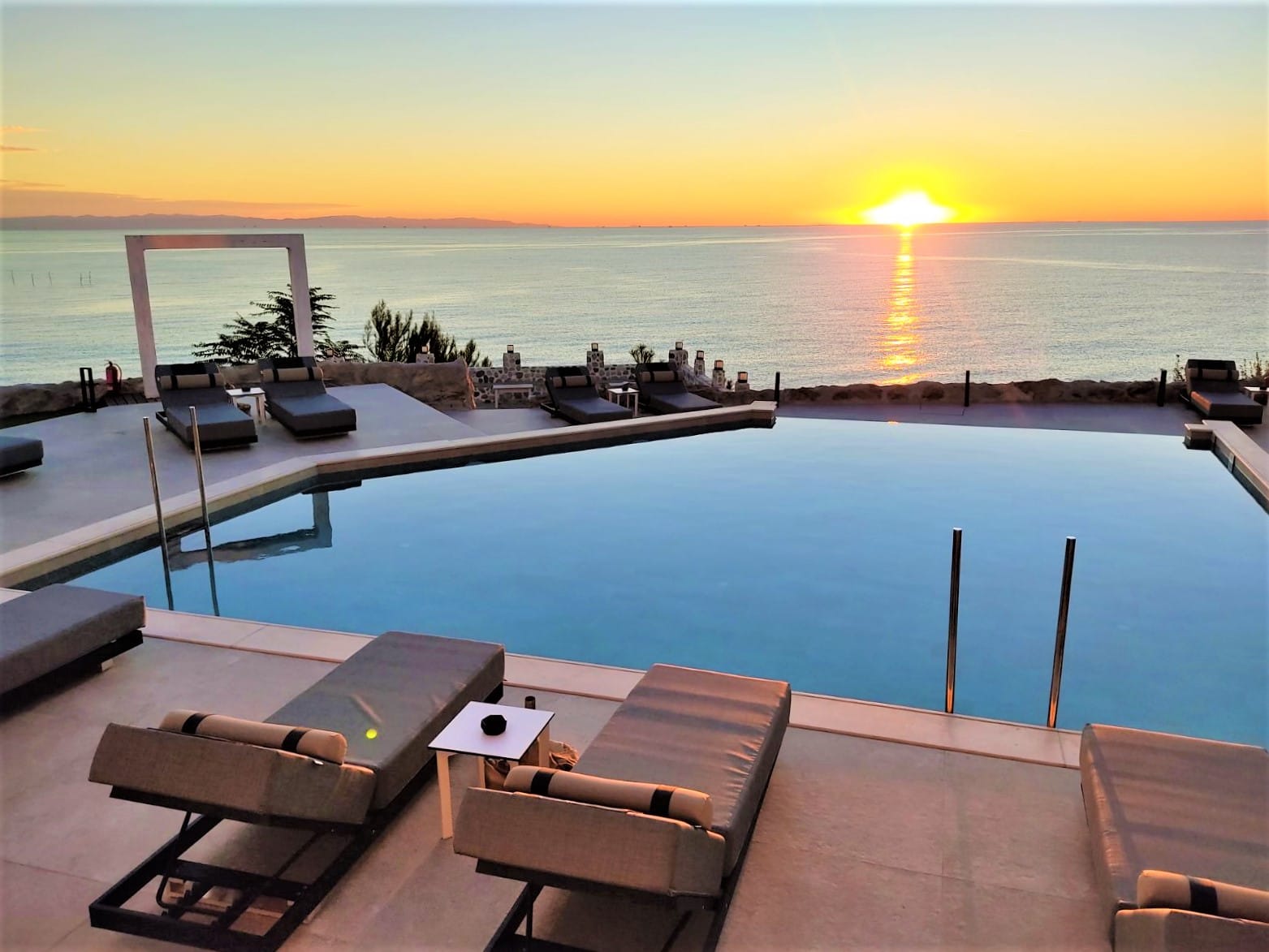 Akrotiri Olympus Luxury Suites