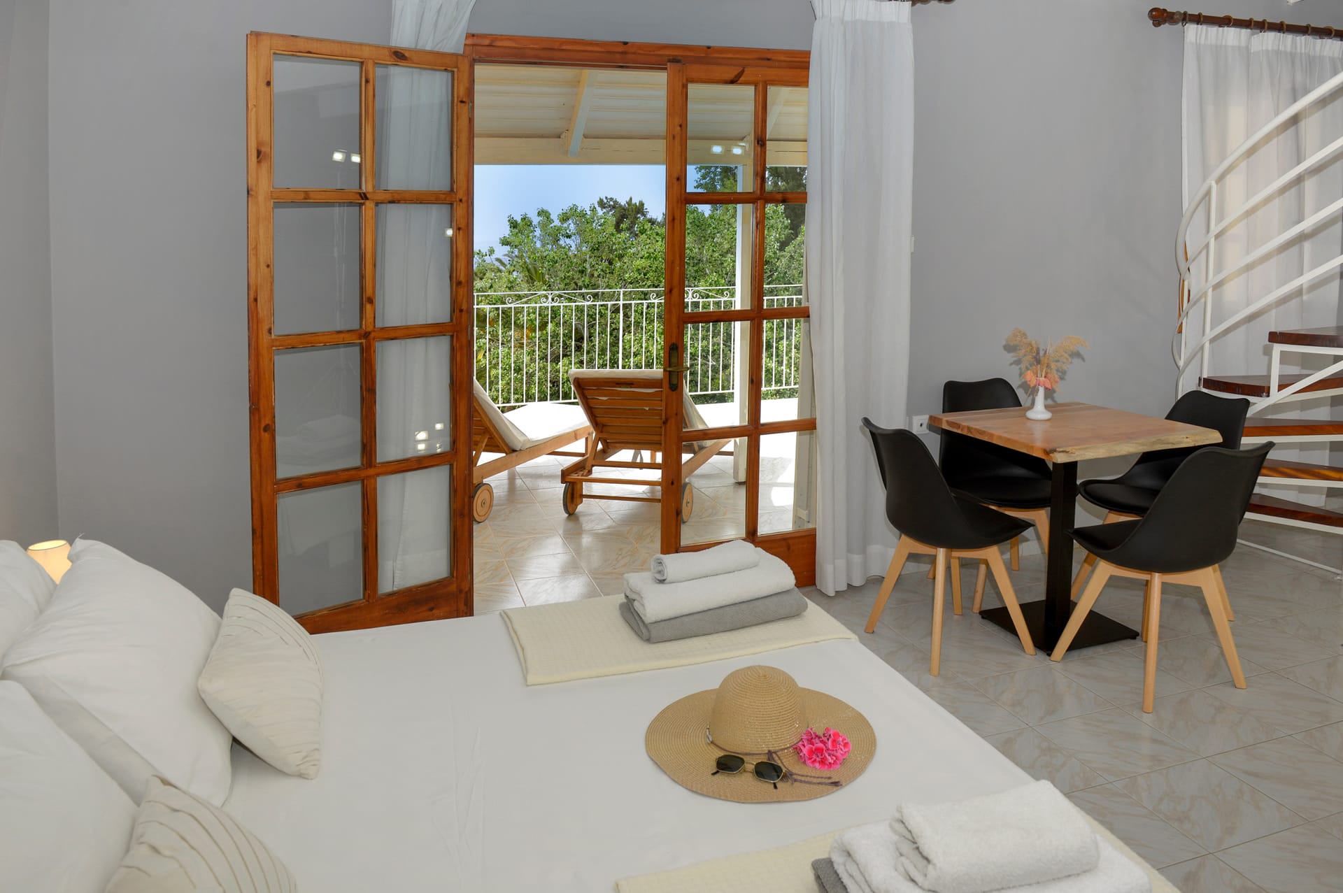 Albouro Seafront Apartments