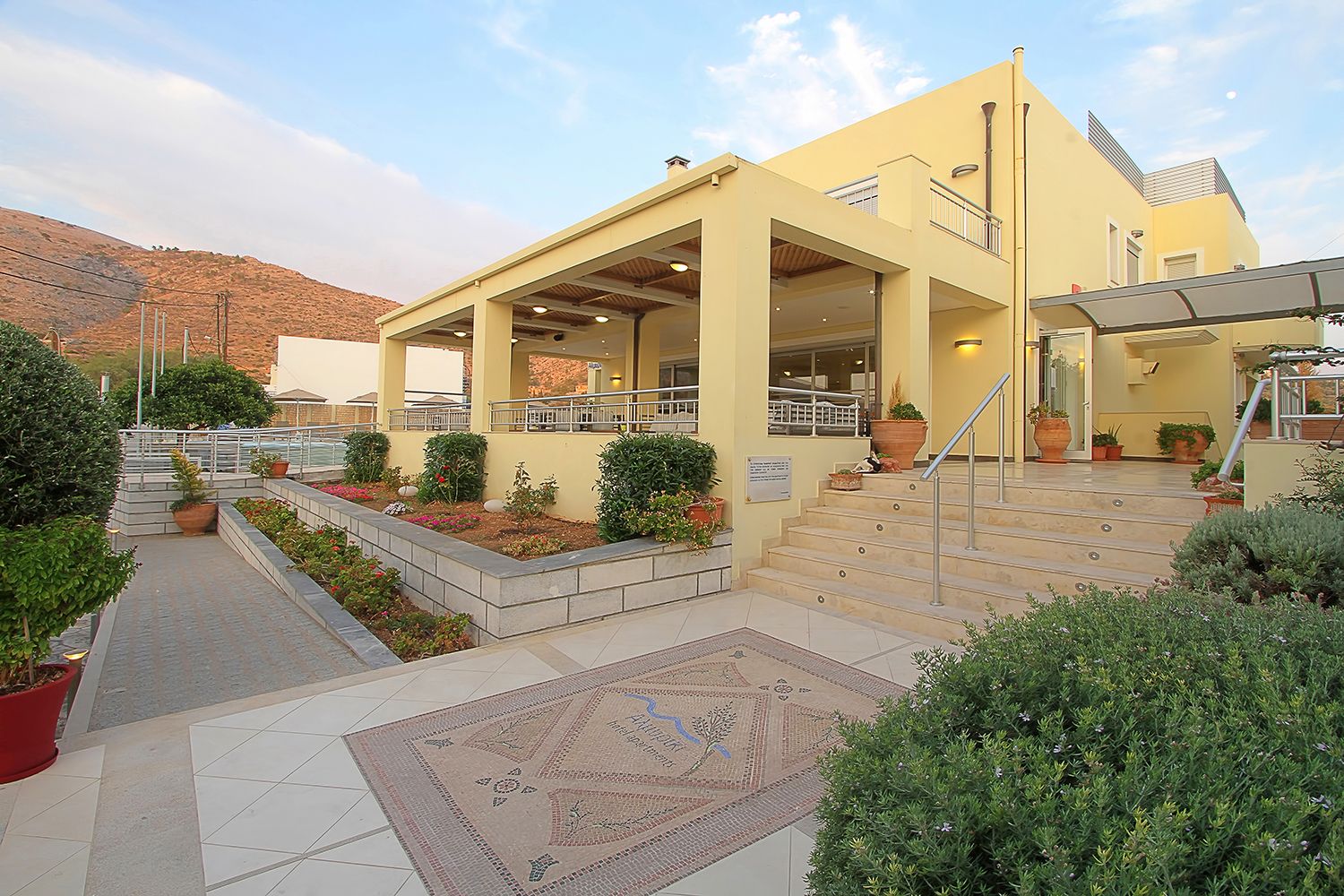 Almiriki Chios Rooms & Apartments