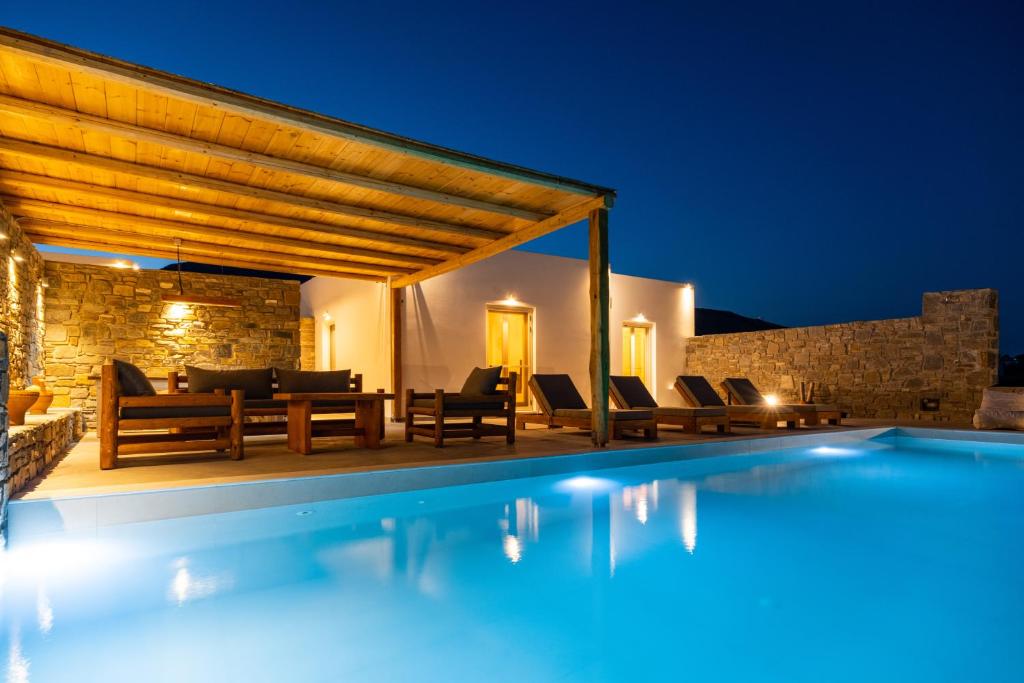 Cycladic Breeze Villas
