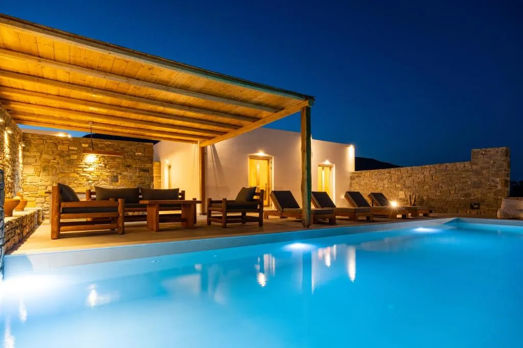 Cycladic Breeze Villas