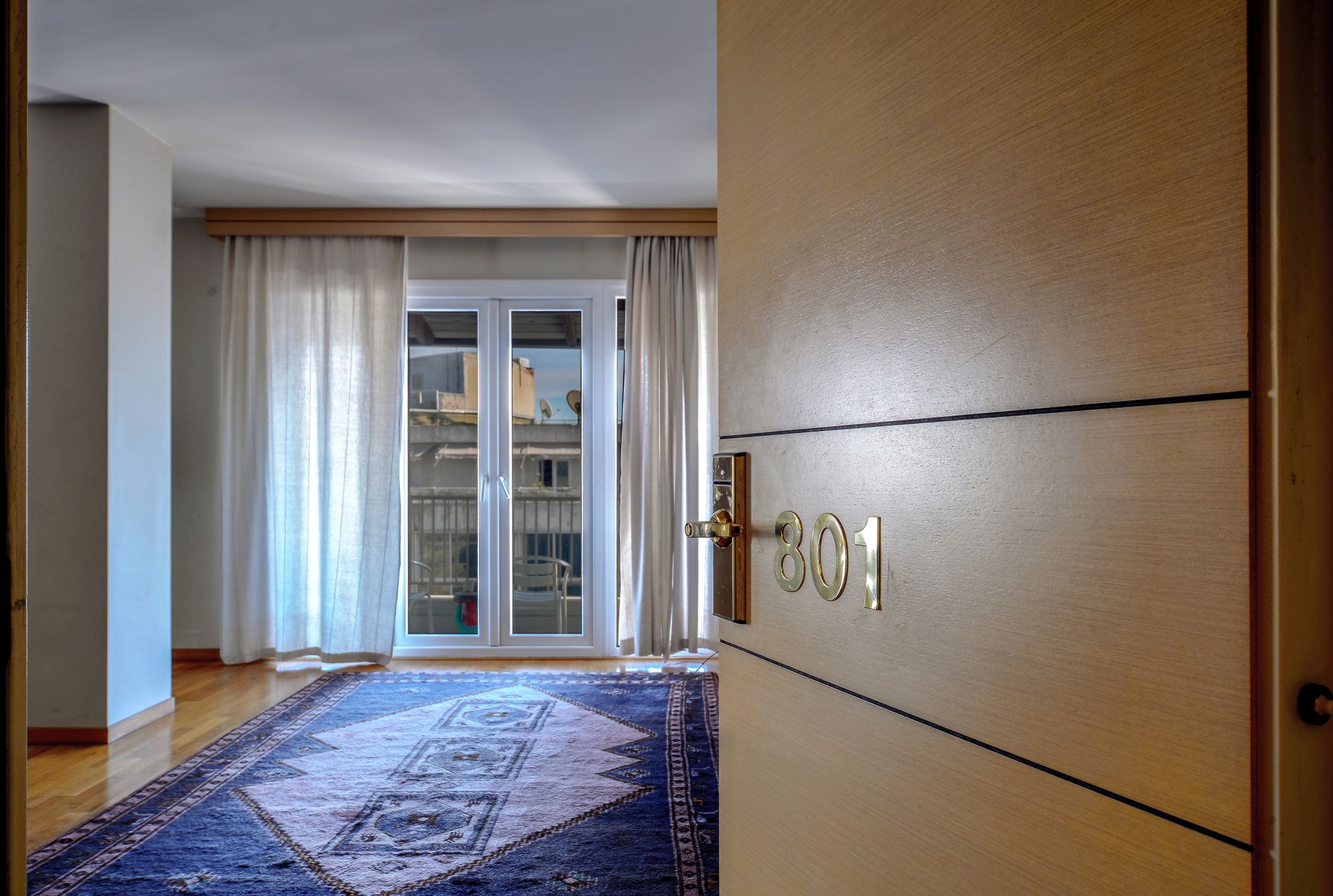 Wake Up to Bright Lights and Stunning Cityscapes