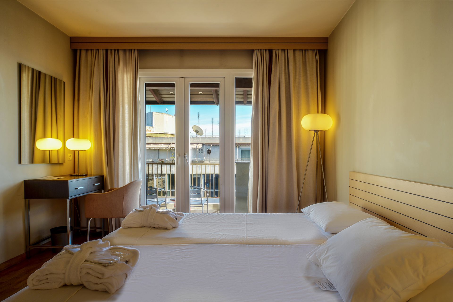 Sunny rooms with city view