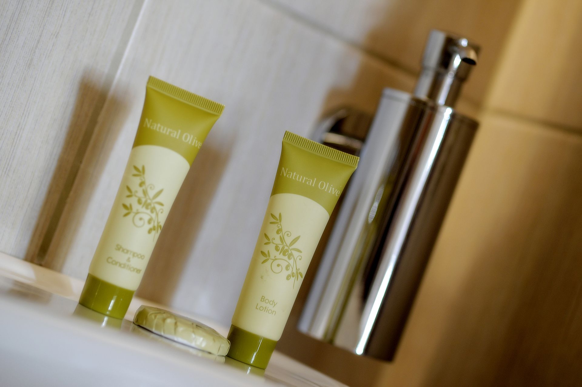 Lemon & Oil , the Best ingredients for the skin !!!Yours in our bath amenities