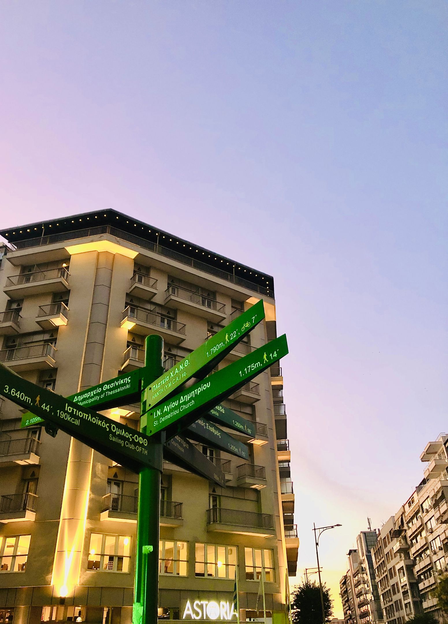 Astoria Hotel Thessaloniki is strategically located at the crossroads of the city's vibrant business district, bustling shopping areas, and rich cultural sites. This prime position offers guests unparalleled access to Thessaloniki's diverse attractio