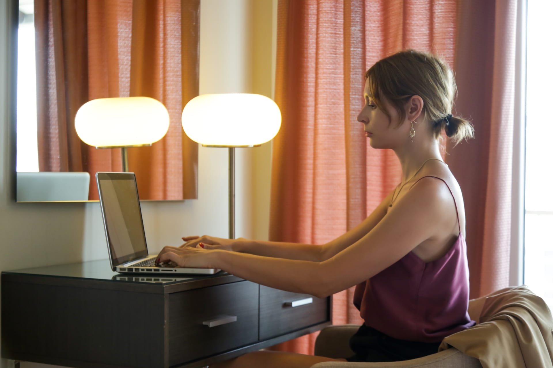 The hotel’s modern amenities, including free Wi-Fi, on-site dining, and cozy communal spaces, ensure a stress-free and enjoyable stay for all ages. Whether you're exploring Thessaloniki’s history, shopping, or enjoying its vibrant waterfront, Astoria