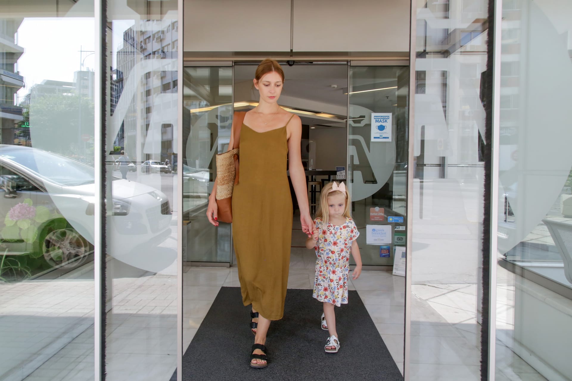 Astoria Hotel Thessaloniki is your gateway to discovering the magic of this dynamic city. Thessaloniki offers a unique blend of rich history, lively culture, and modern charm