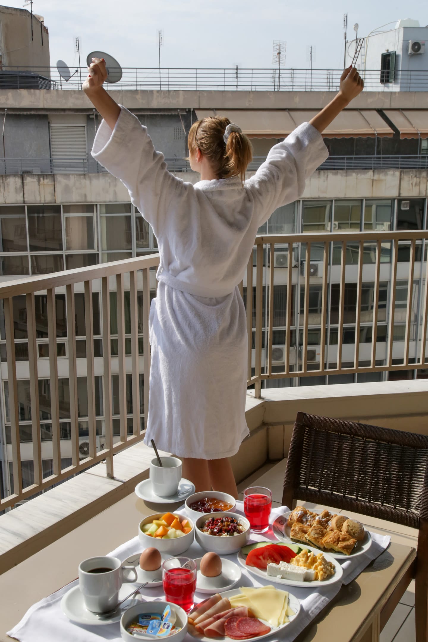 Start your day in the comfort of your room with Astoria’s breakfast room service—delicious flavors delivered right to your door, for a perfectly relaxing morning.