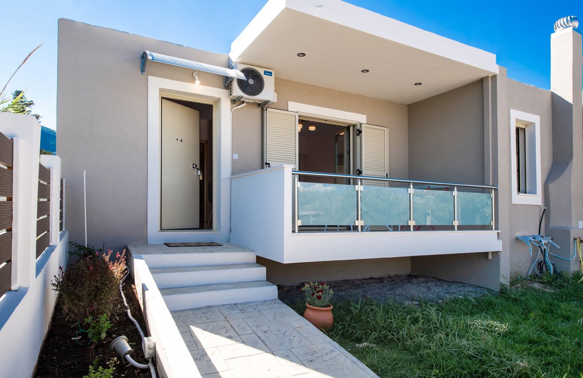 Bounatsa Studios & Apartments