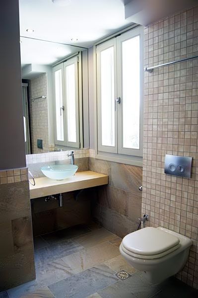 Deluxe Room Bathroom