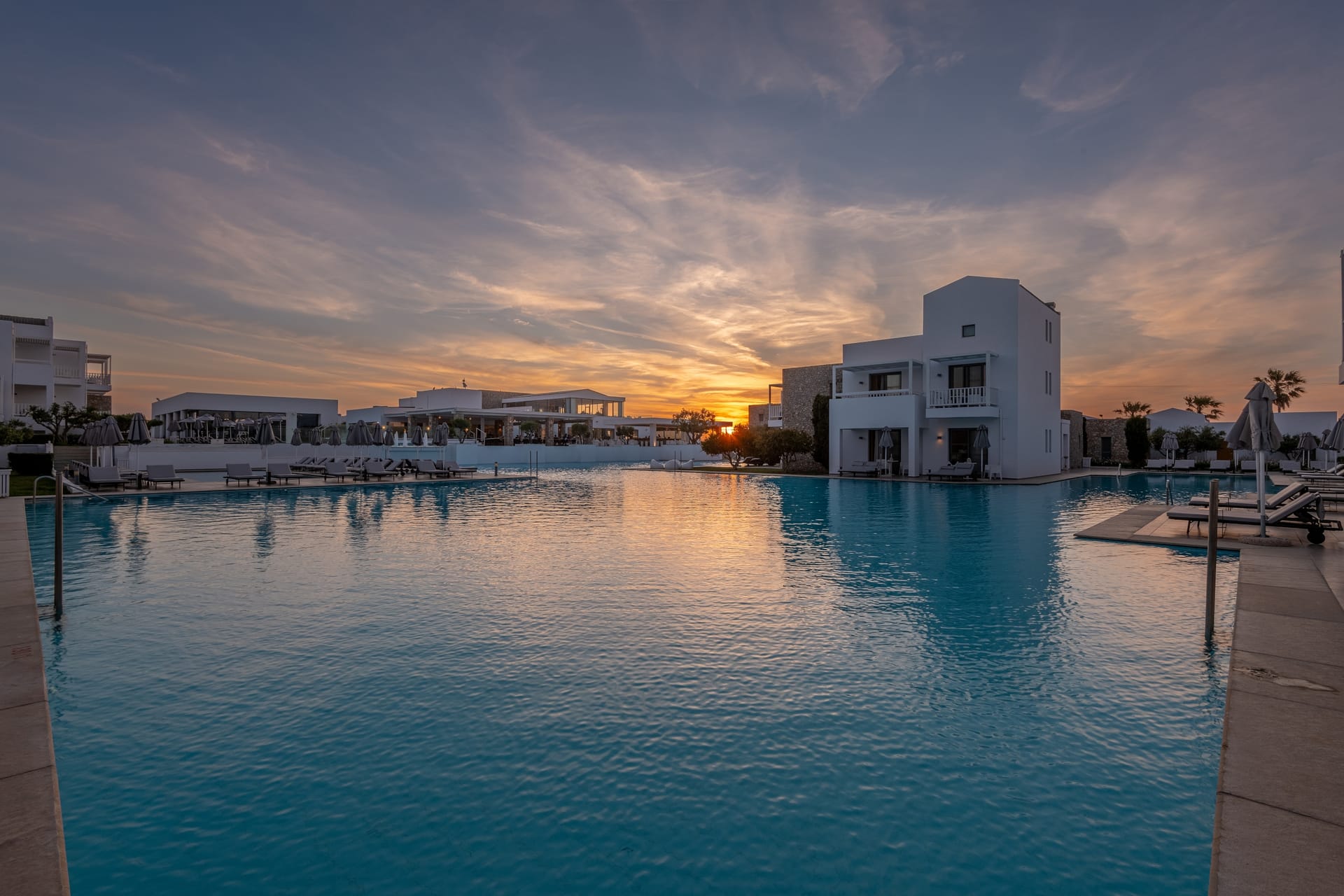 Diamond Deluxe Hotel