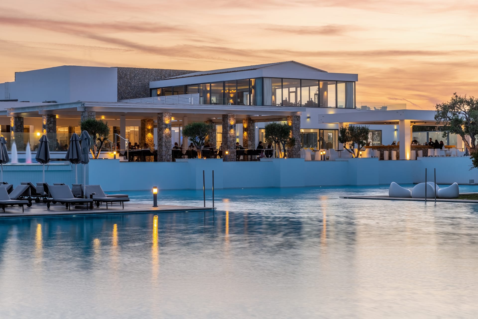 Diamond Deluxe Hotel