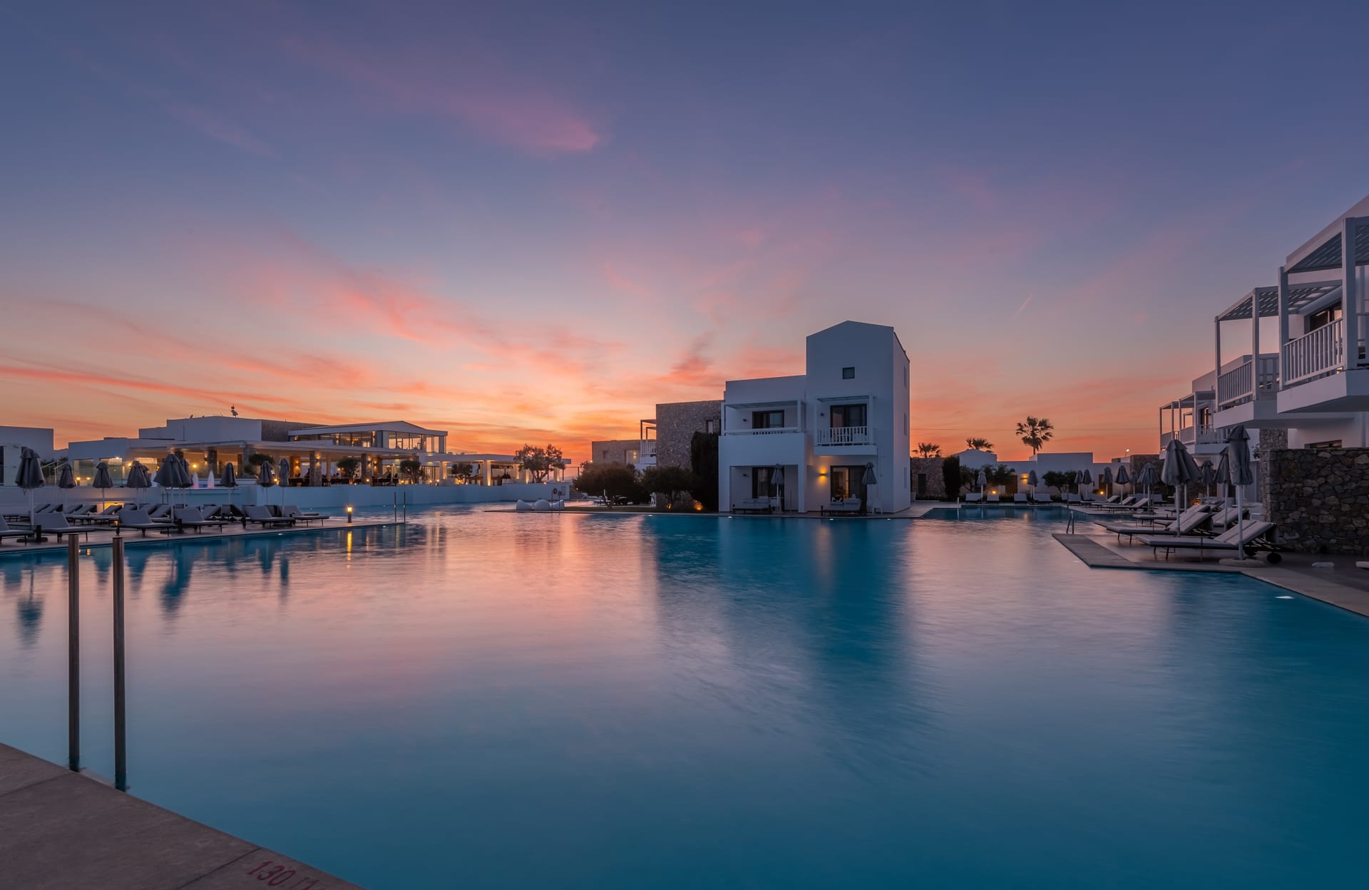 Diamond Deluxe Hotel