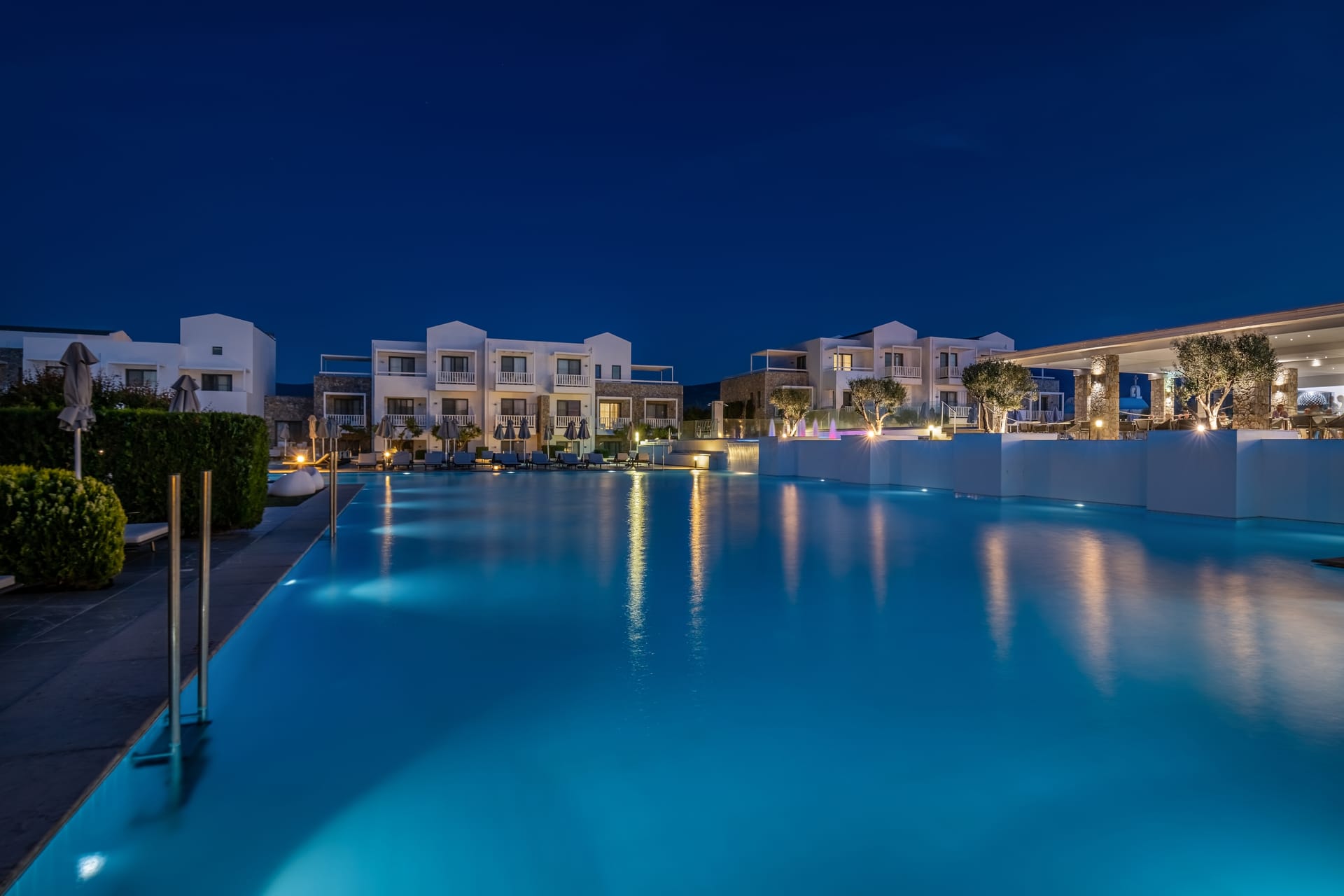 Diamond Deluxe Hotel