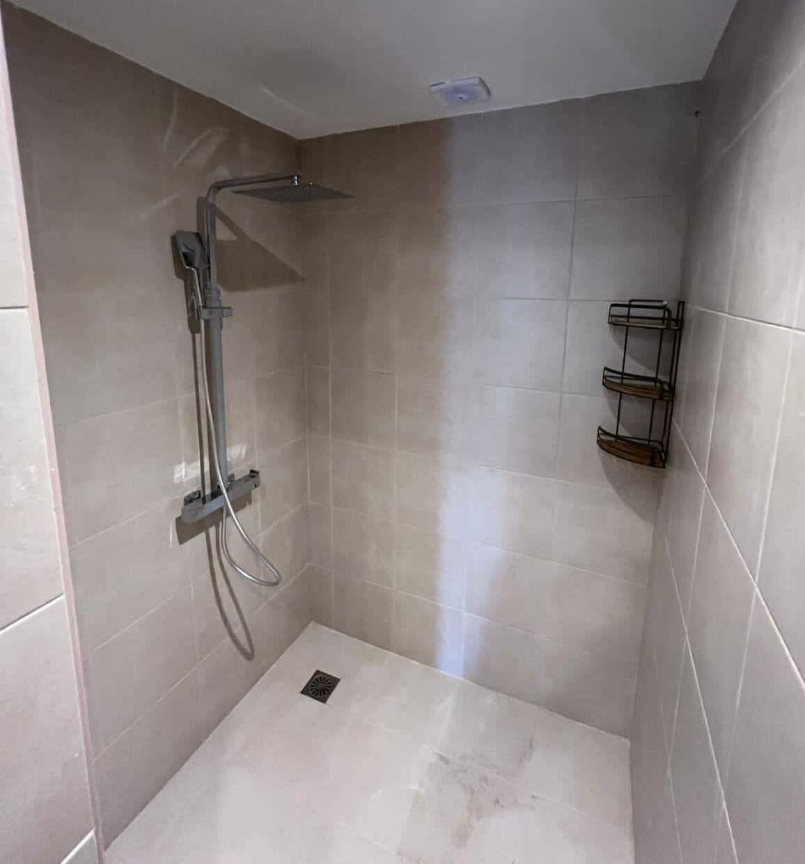 wc shower and laundry room vila 2
