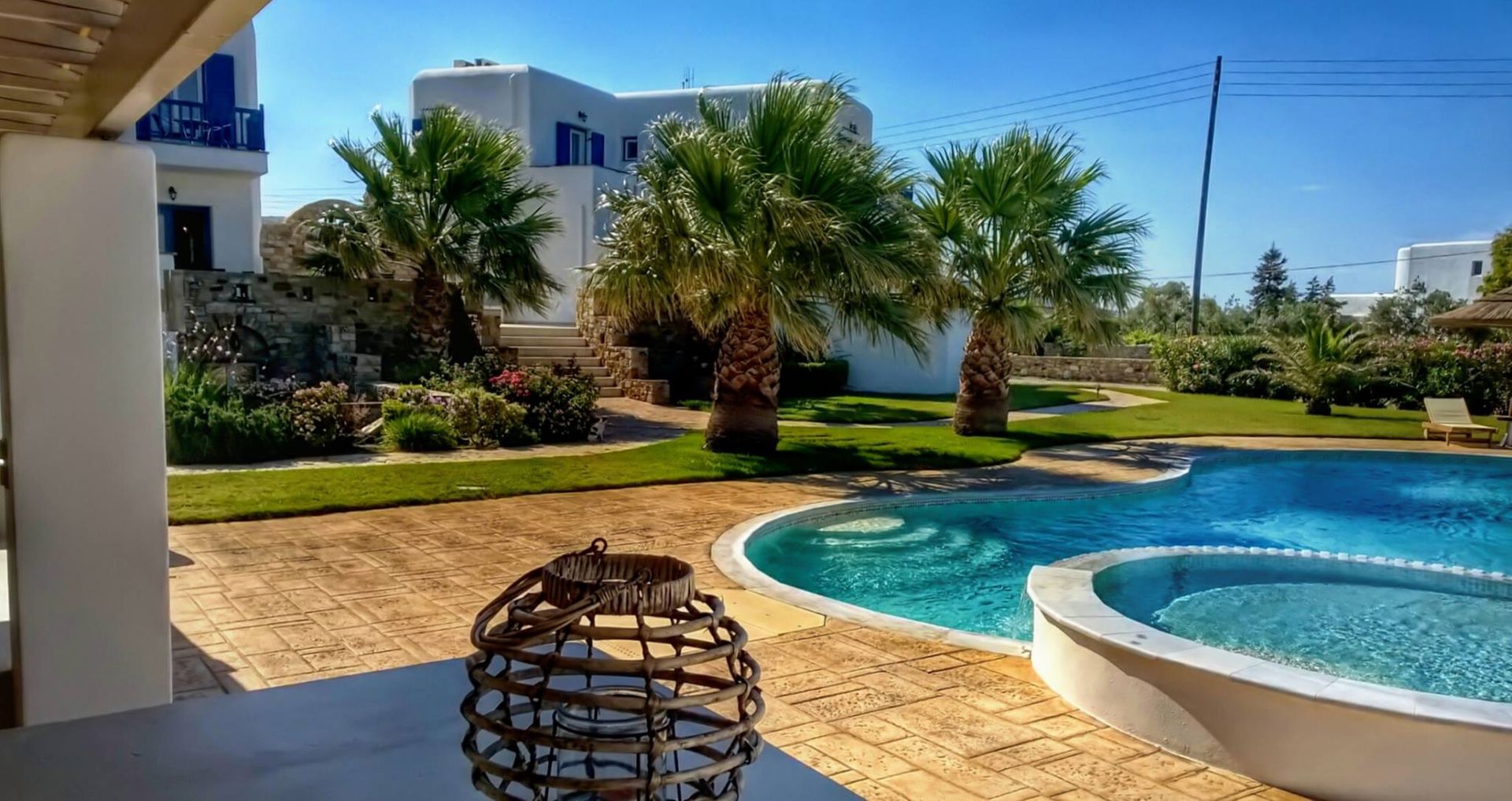 Dolphin Kastraki Studios & Apartments