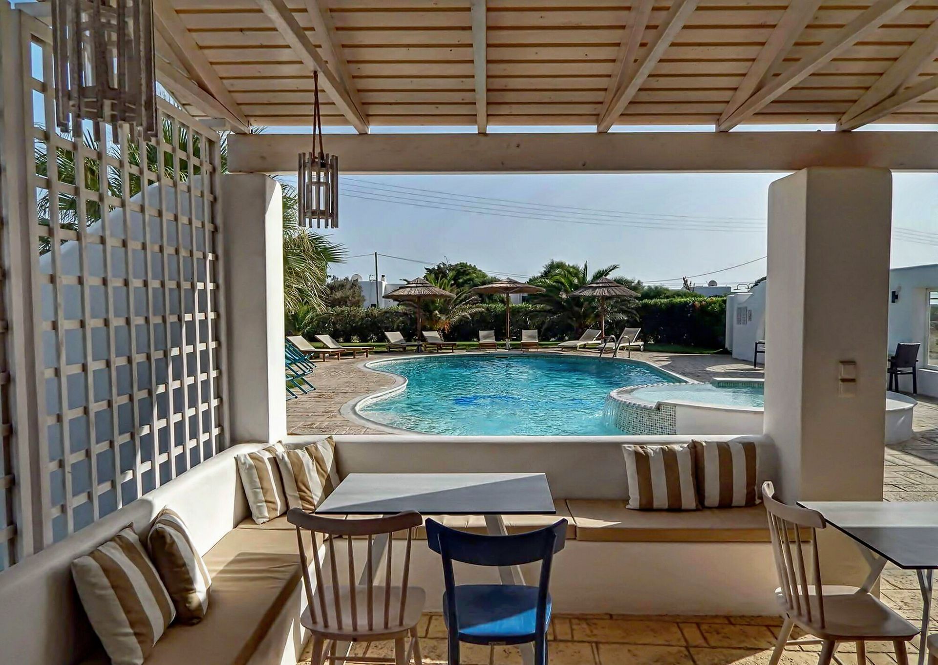 Dolphin Kastraki Studios & Apartments