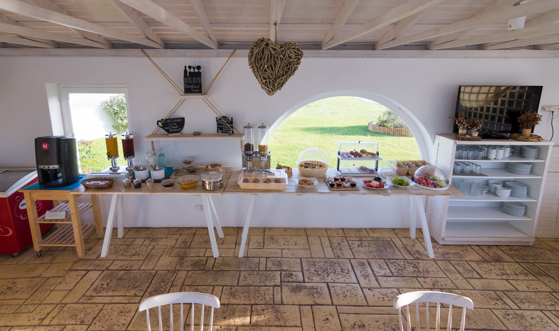 Dolphin Kastraki Studios & Apartments