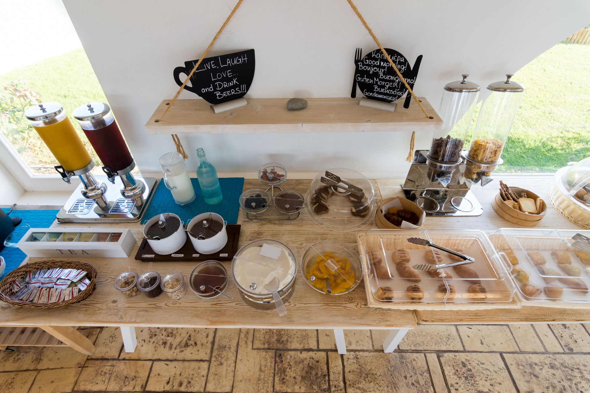 Dolphin Kastraki Studios & Apartments