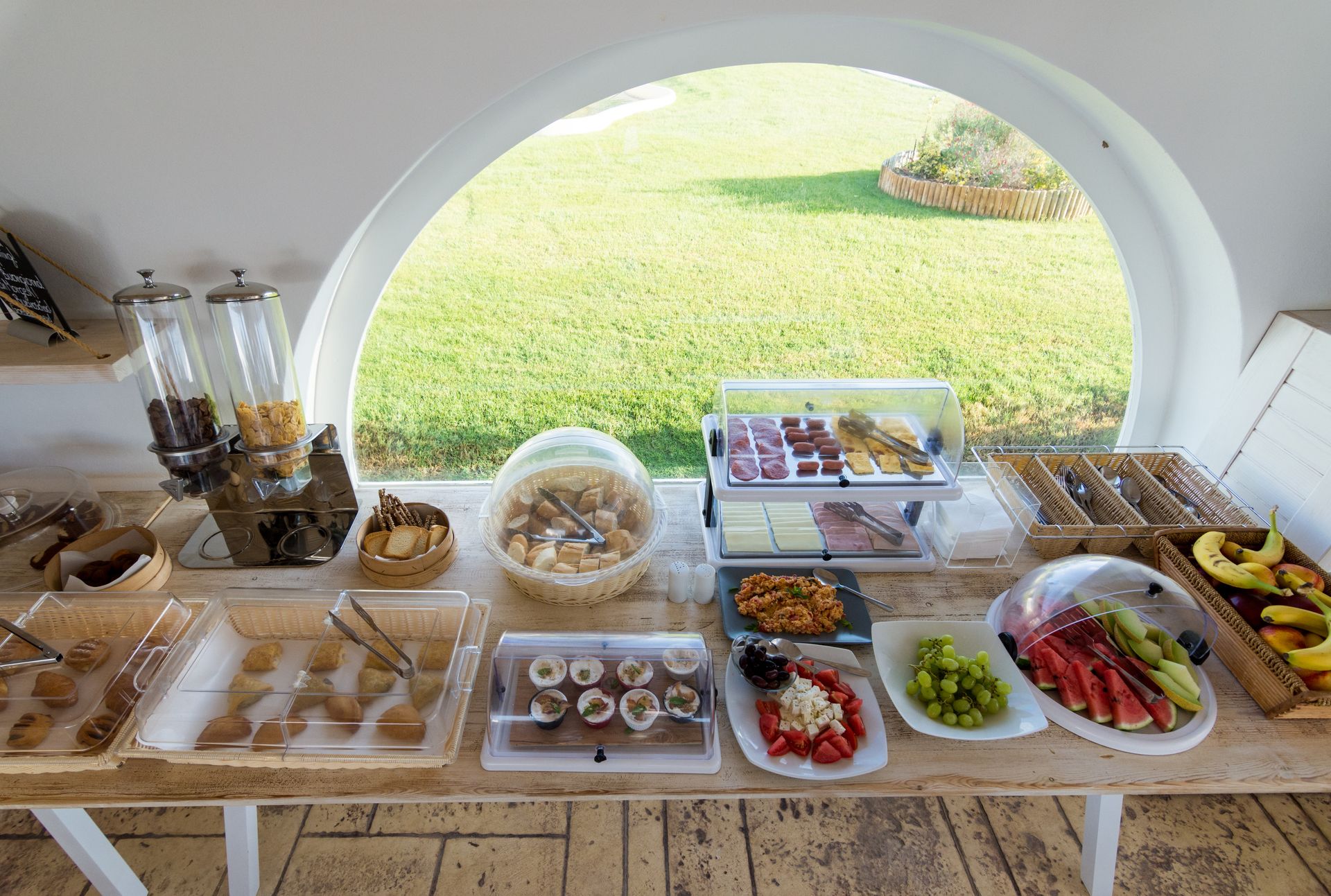 Dolphin Kastraki Studios & Apartments