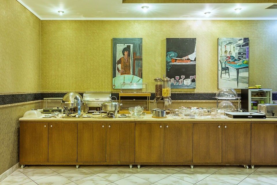 Breakfast room, buffet