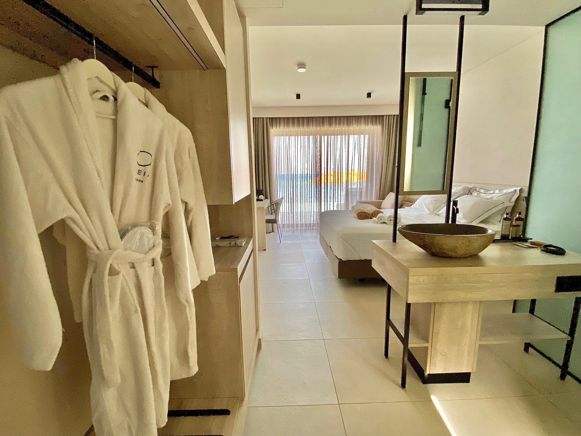 Eleia Seafront Rooms & Villas