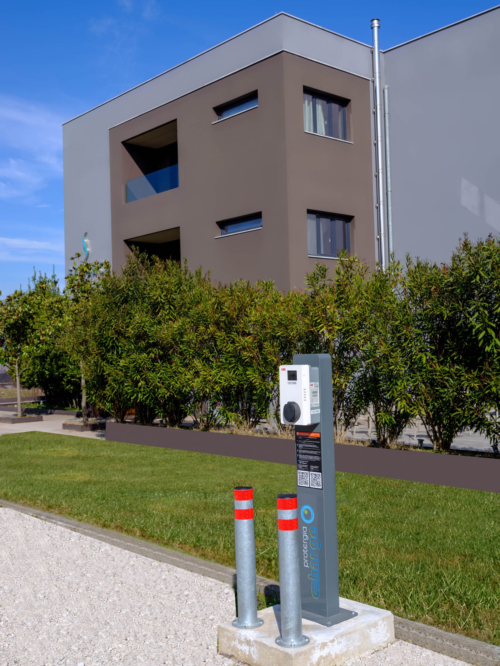 Essence Living Hotel - Private Parkking Area