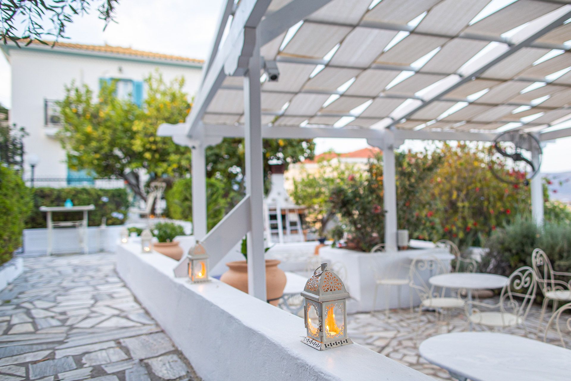 GARDEN  OUT DOOR BREAKFAST