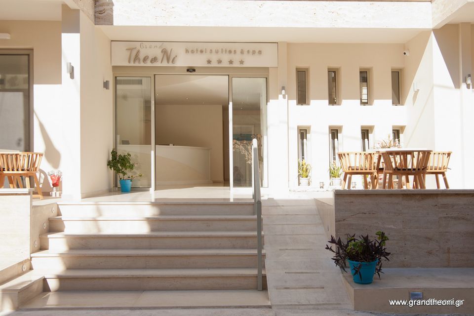 Grand TheoNi Hotel