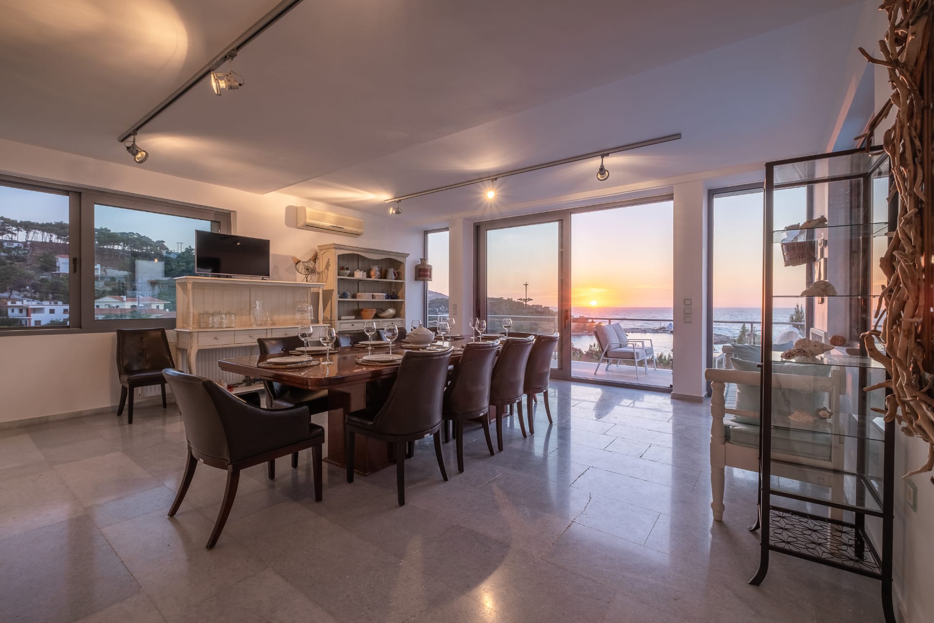 Icarus Luxury Beachfront Villa