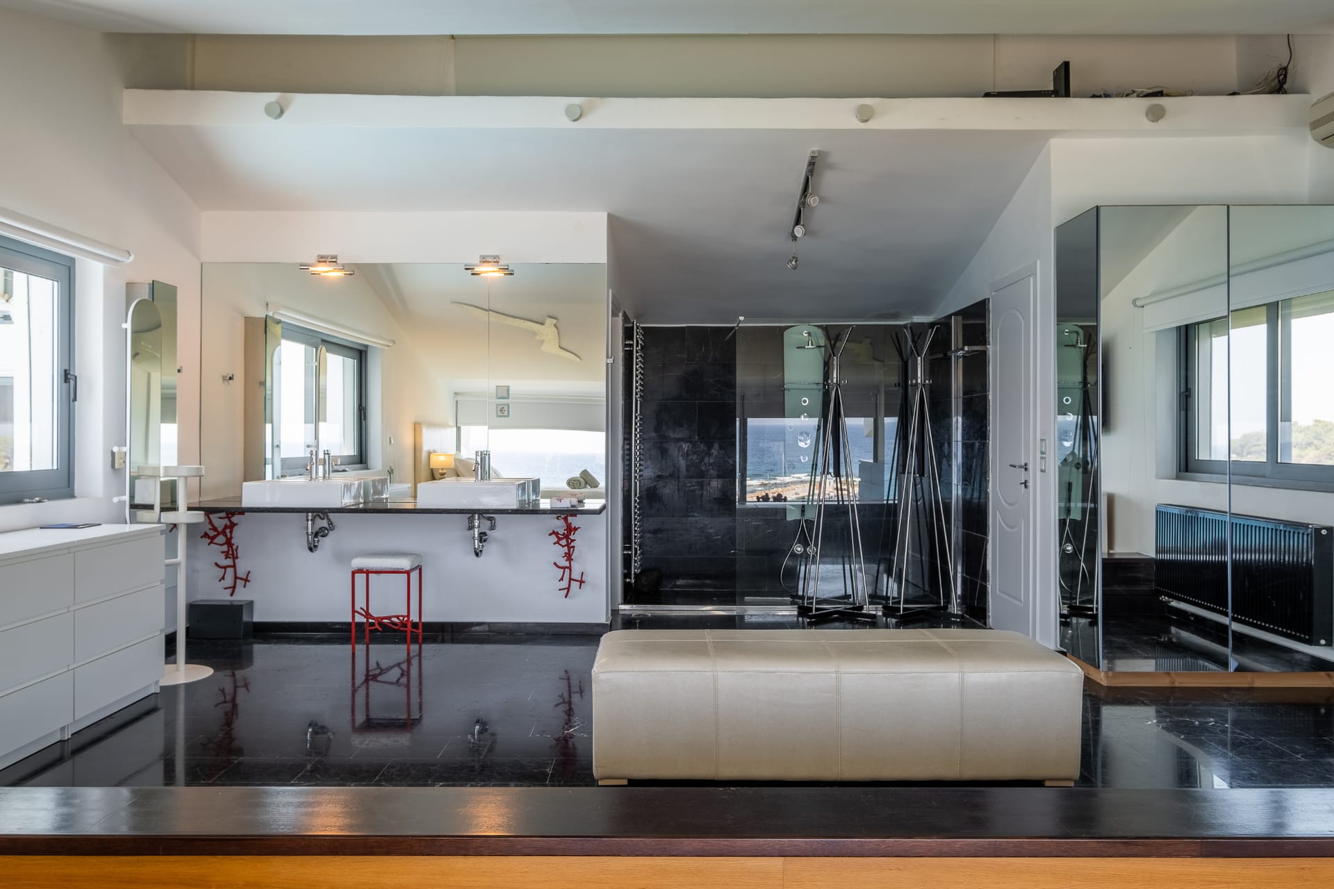 Icarus Luxury Beachfront Villa