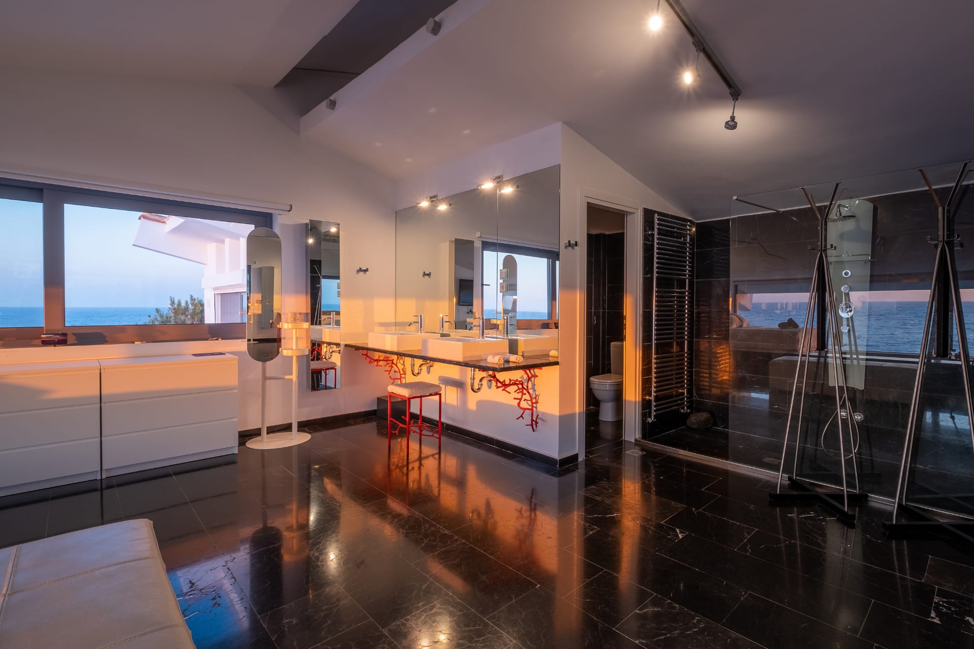 Icarus Luxury Beachfront Villa