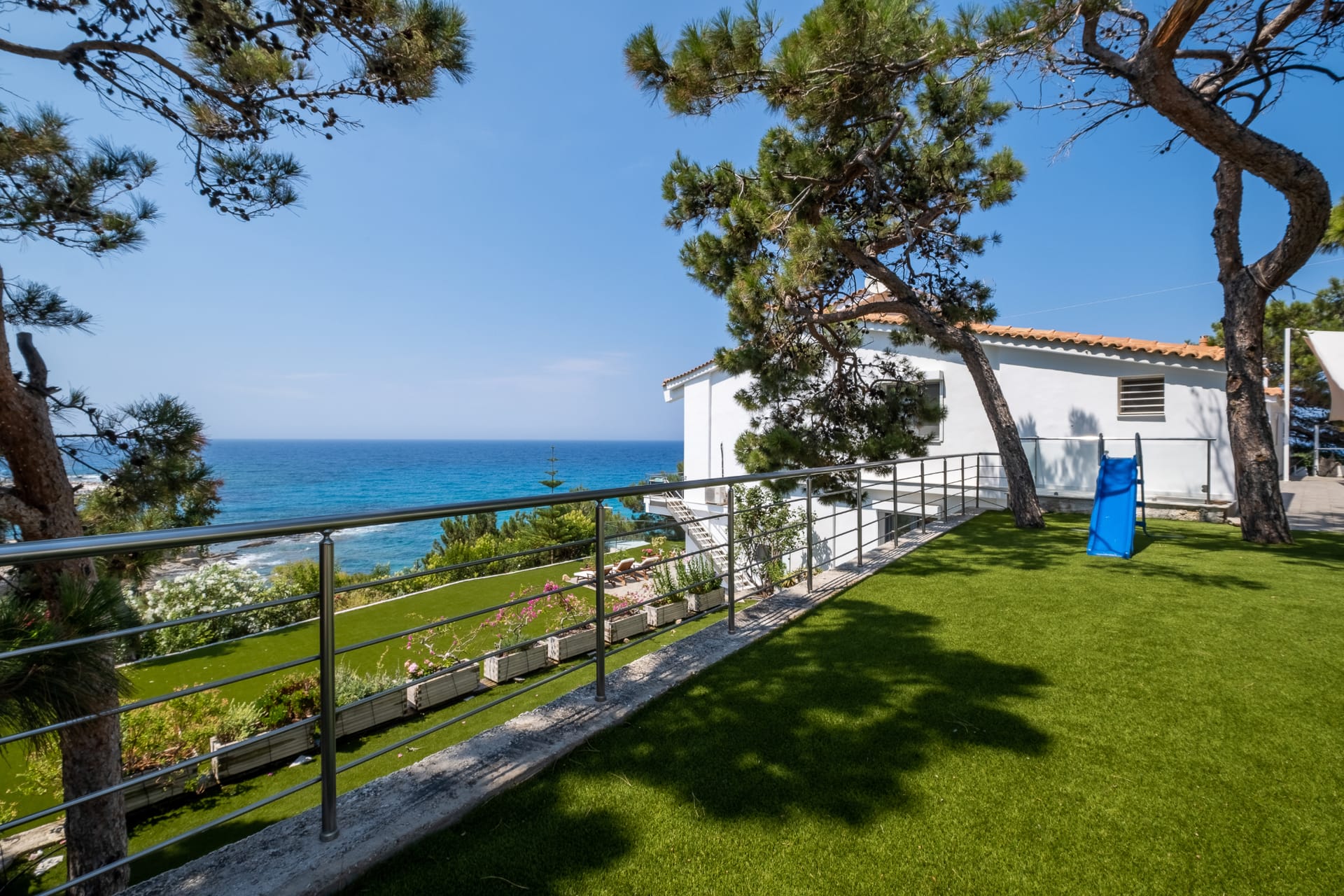 Icarus Luxury Beachfront Villa