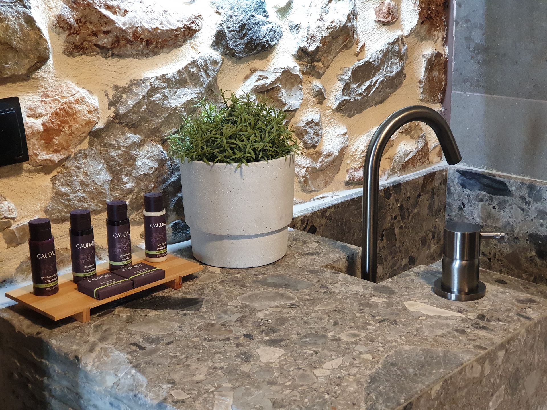 Bathroom Deluxe Suite No6