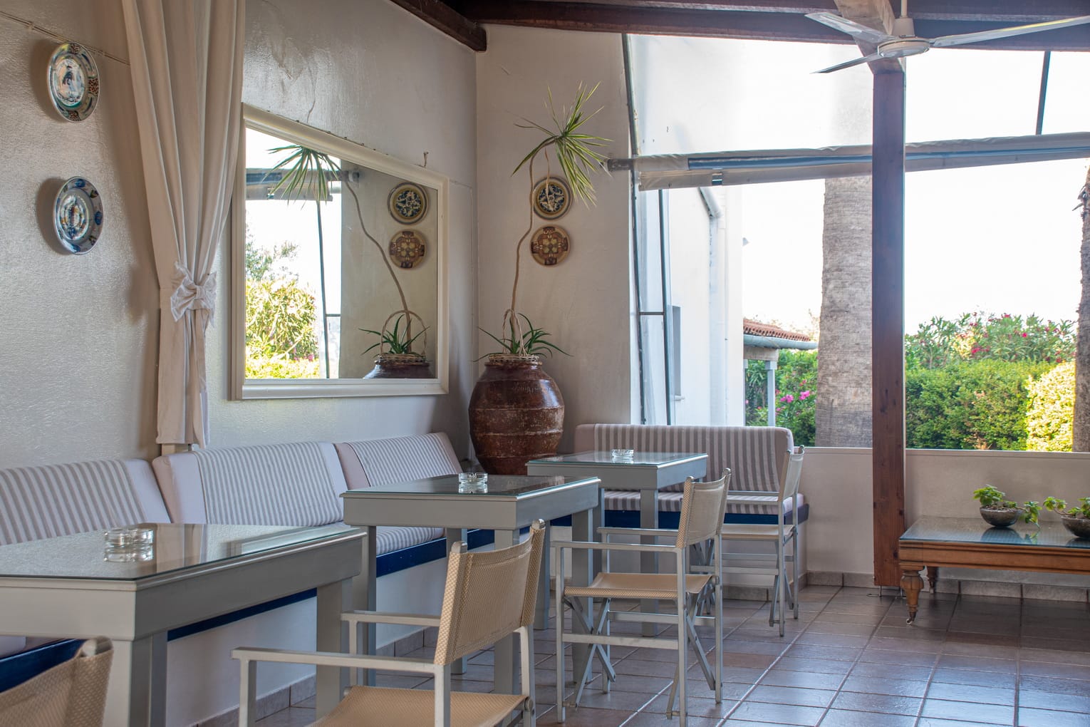 Breakfast dining room