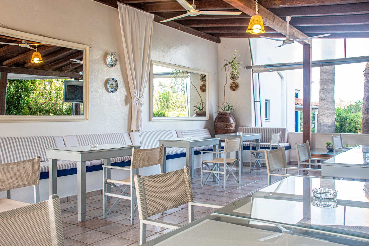 Breakfast dining room