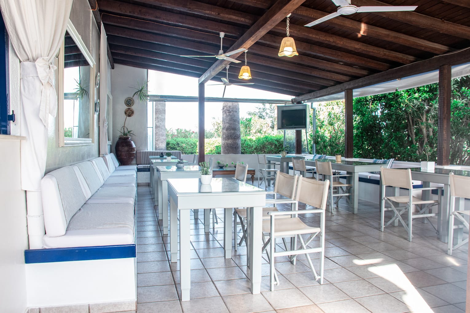 Breakfast dining room