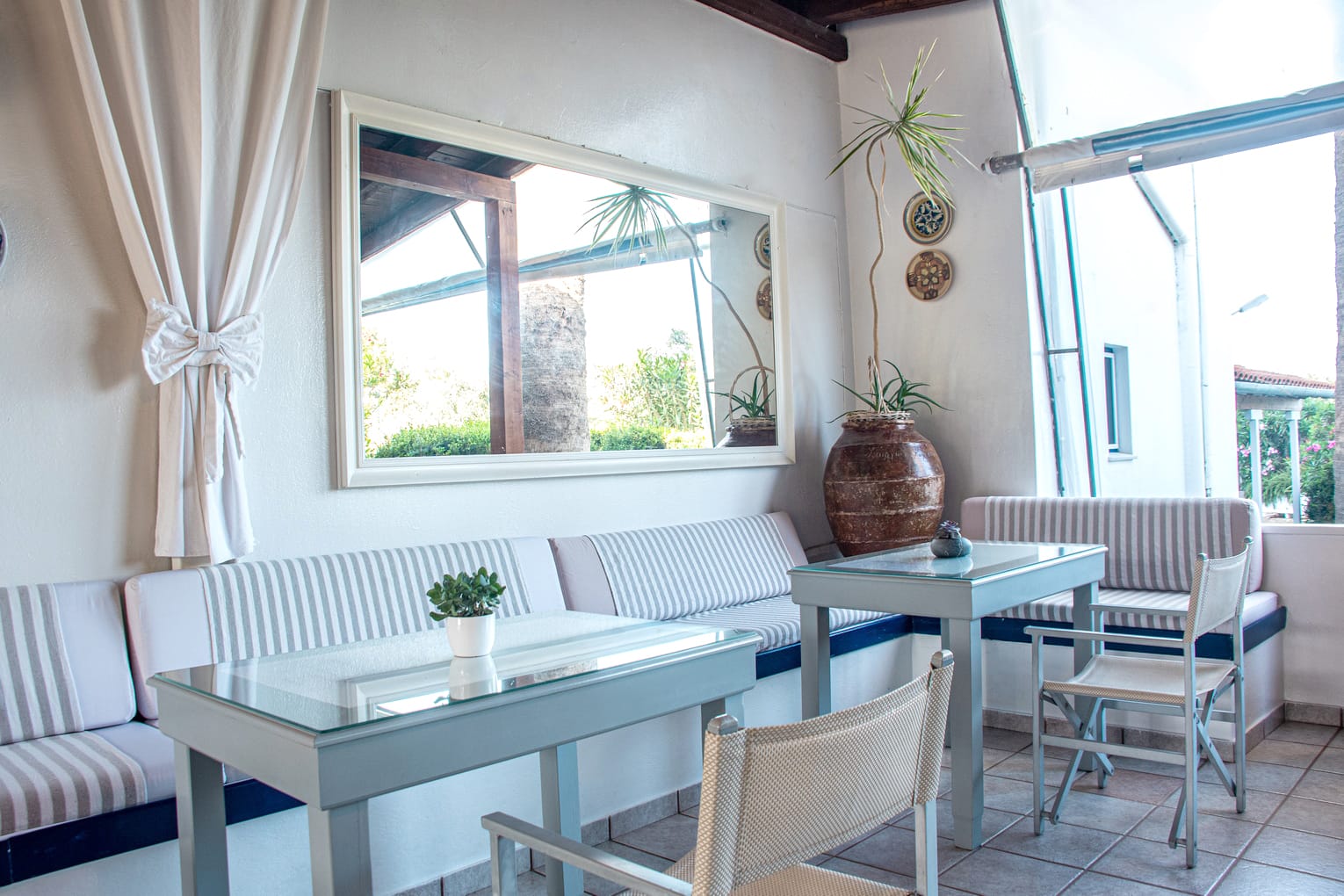 Breakfast dining room