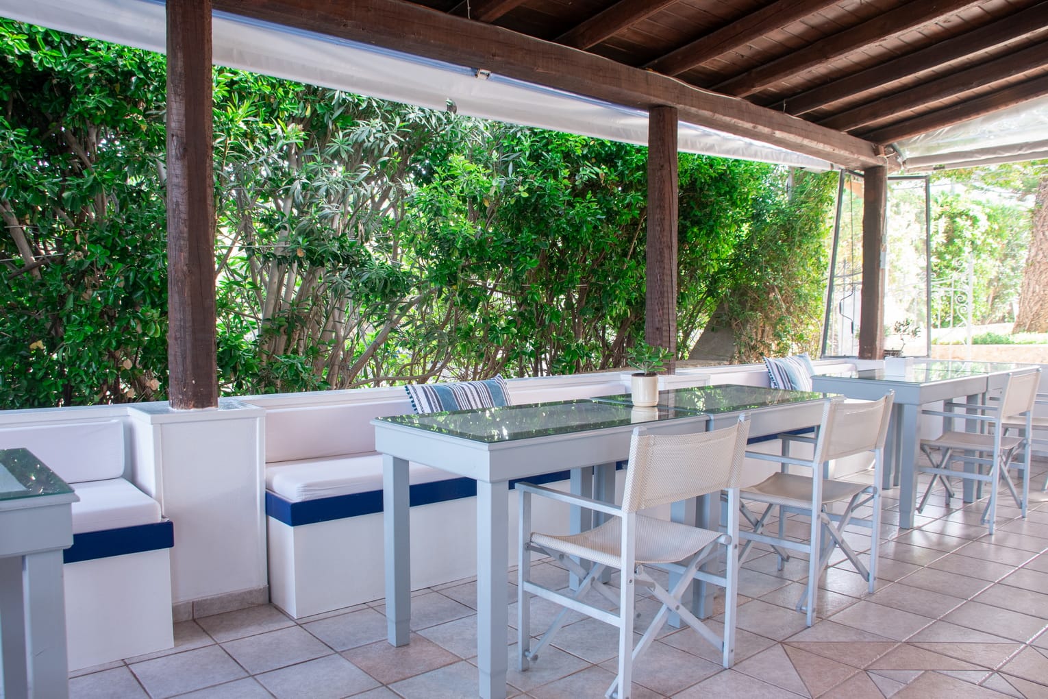 Breakfast dining room