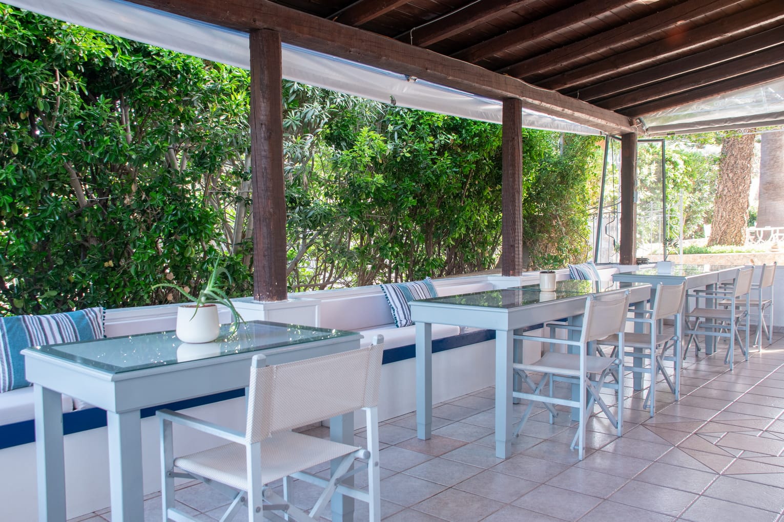 Breakfast dining room