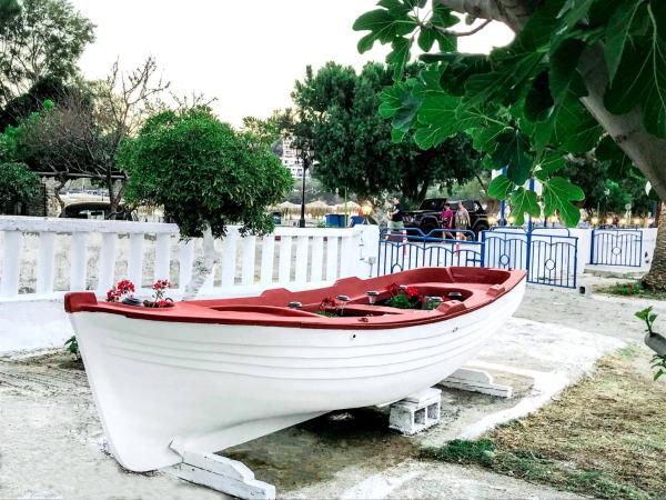 Katerina Beach Rooms Andros